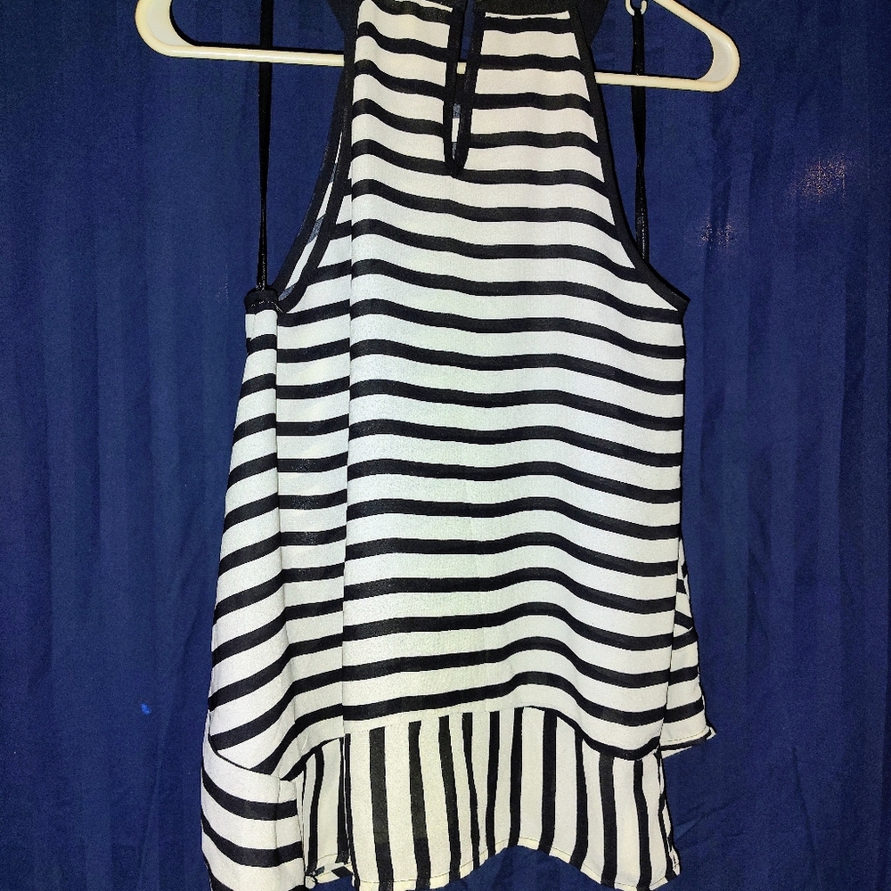 Sleeveless summer shirt
